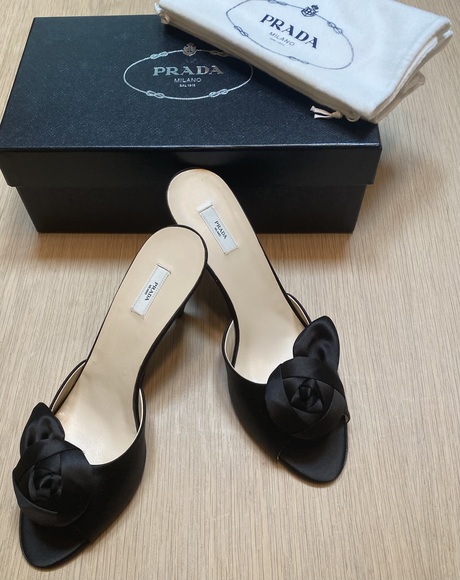 PRADA 
Black Silk Rose Studded Peep Toe Heels 10/40 - Picture 1 of 7